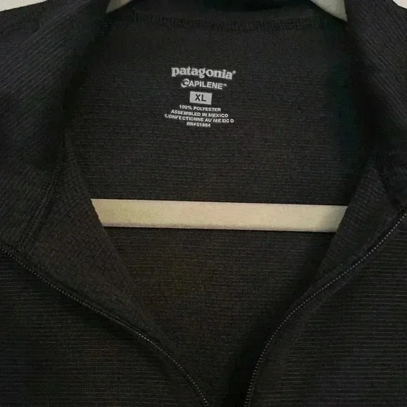 EUC Women’s Patagonia Black Pullover - Size XL - Picture 2 of 3